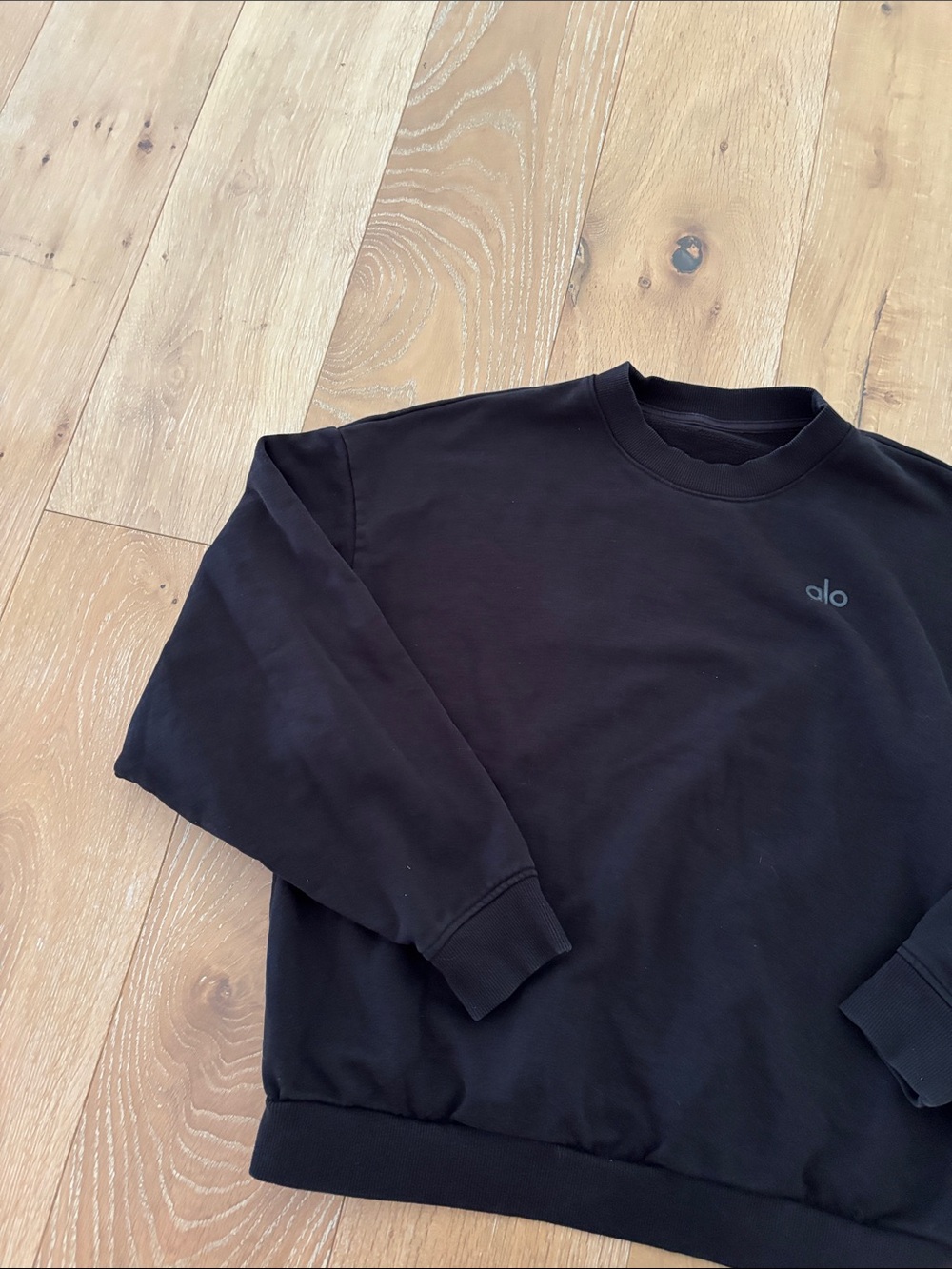 ALO Yoga Crewneck Sweatshirt in Black - Picture 3 of 5